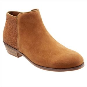 NEW Women’s SoftWalk Rocklin suede Ankle Booties 11